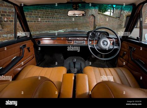 1972 W108 Mercedes 280se Classic German Saloon Car Unrestored From