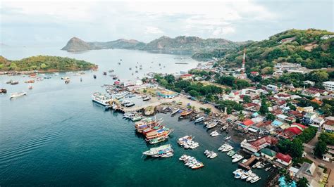 Super Yacht Expedition Zu Den Komodo Waranen Im Ostindonesischen