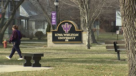 Iowa Wesleyan clearing out remaining items with free giveaway | wqad.com