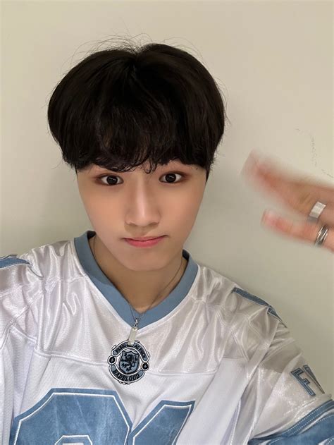 Lun8 Community Posts 오늘 너무 덥네요 ㅠㅠ 근데 날씨는 좋네요🥰🥰 Eunseop