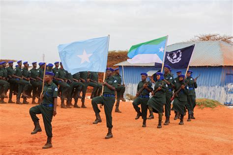 Over 100 Somali police officers graduate in Jubaland State - African ...