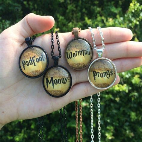 34 Impossibly Cute Friendship Necklaces Your Bff Will Totally Love