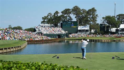 The Players: 17th hole challenge using left-handed club and putter ...