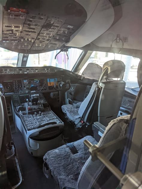 787 Dreamliner Cockpit : r/aviation