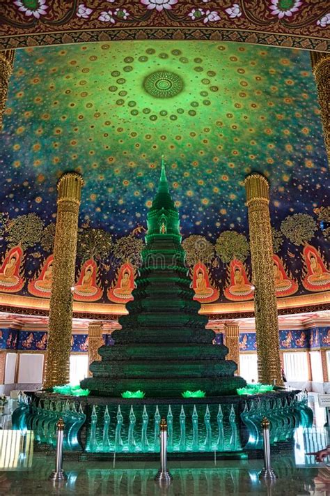 Wat Paknam Bhasicharoen Stupa Es Un Templo Real Ubicado En El Distrito