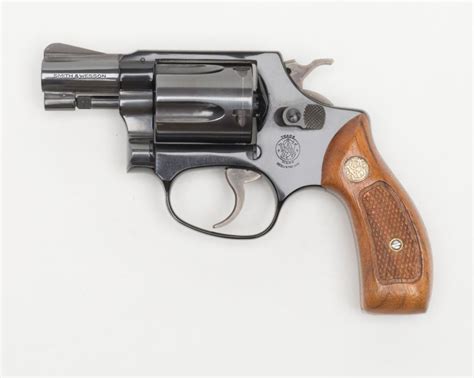 Smith And Wesson Model 37 Airweight Da Revolver 38 Special Cal 2