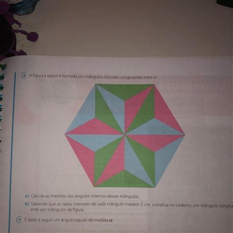 8 A figura a seguir é formada por triângulos isosceles congruentes