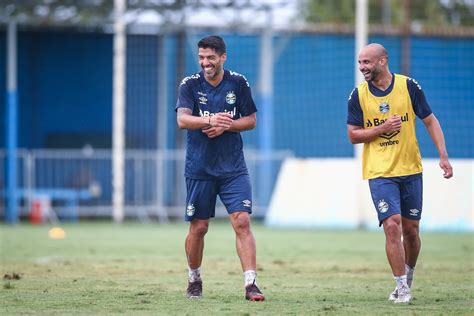 SUÁREZ vai estrear pelo GRÊMIO Centroavante uruguaio está regularizado