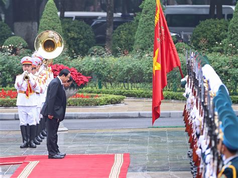 越南政府总理范明正主持仪式 欢迎老挝总理宋赛·西潘敦对越南进行正式访问（组图）