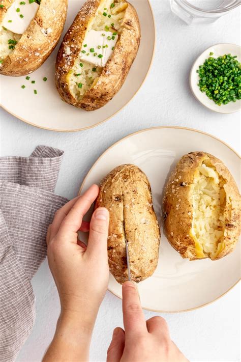 Incredibly Easy Oven Baked Russet Potatoes The Natural Nurturer