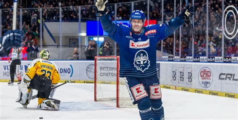 Jaromír Jágr Becomes Oldest Player To Score A Goal In Pro Hockey