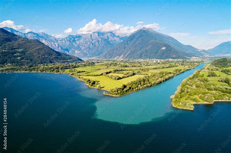 Lago Di Como It Foce Del Fiume Adda Nel Lago Vista Aerea Stock