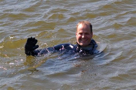 Wiesbadenaktuell Ab Ins Wasser Taucher Gehen Auf Rhein Tour