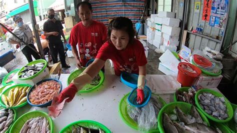 最後的香魚直接用送的 還附贈很多冰塊 台中大雅市場 海鮮叫賣哥阿源 Taiwan Seafood Auction Youtube