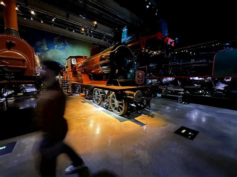 Sporen Naar Het Verleden én De Toekomst Train World