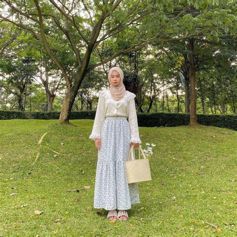 8 OOTD Hijab Feminin Ala Nola Clara Arsyi