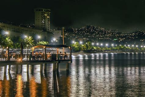 Nightlife in Acapulco - Acapulco travel guide - Go Guides