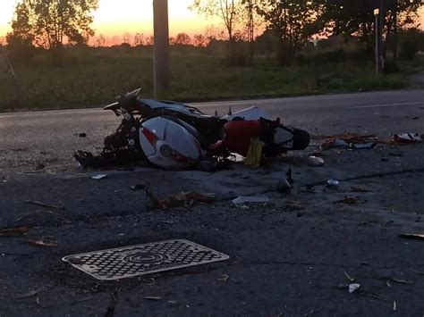 Auto Contro Moto Un Altro Grave Incidente A Montichiari Giornale Di