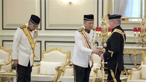 Fadillah Merafak Sembah Tahniah Kepada Sultan Ibrahim Sebagai Agong Ke