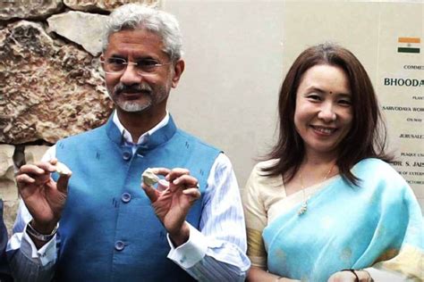 S jaishankar | S Jaishankar's Japan-origin wife Kyoko, daughter Medha ...