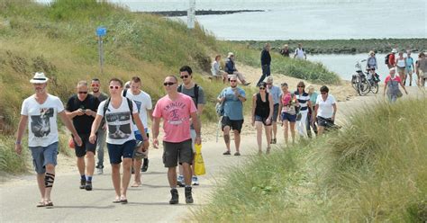 Wandelaars Beginnen Tocht Naar Den Helder Binnenland Telegraaf Nl