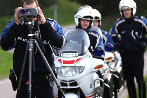 Un Jeune Motard Contr L Km H Au Lieu De Pr S De Tonneville