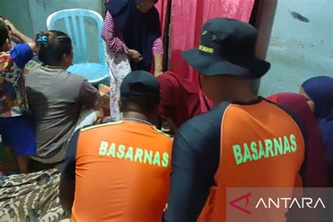 Tim SAR Evakuasi Jasad Seorang Anak Yang Terseret Arus Dam Palembang