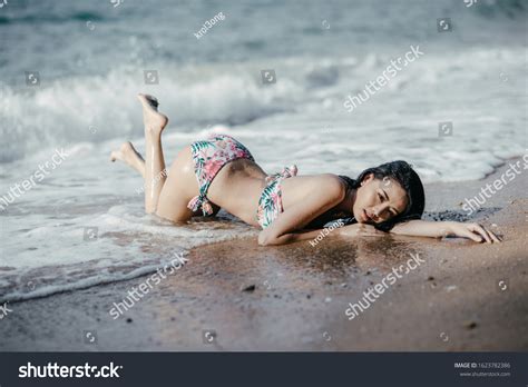 Sexy Asian Woman Wearing Floral Bikini Stock Photo 1623782386 Shutterstock