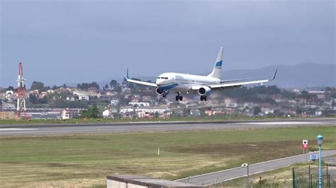 Aterrizaje Del Avión Boeing 737 800 De Enter Air En Alvedro Coruña