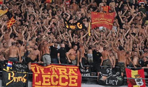 Disordini Dopo Napoli Lecce Arrestati Due Tifosi Giallorossi Senza