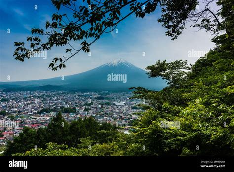 Chureito Pagoda Fujiyoshida Hi Res Stock Photography And Images Alamy