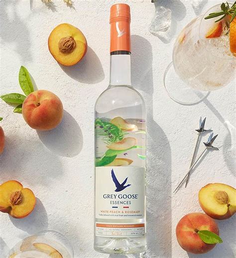 Grey Goose Essences White Peach Rosemary Vodka 1L BauturiAlcoolice Ro