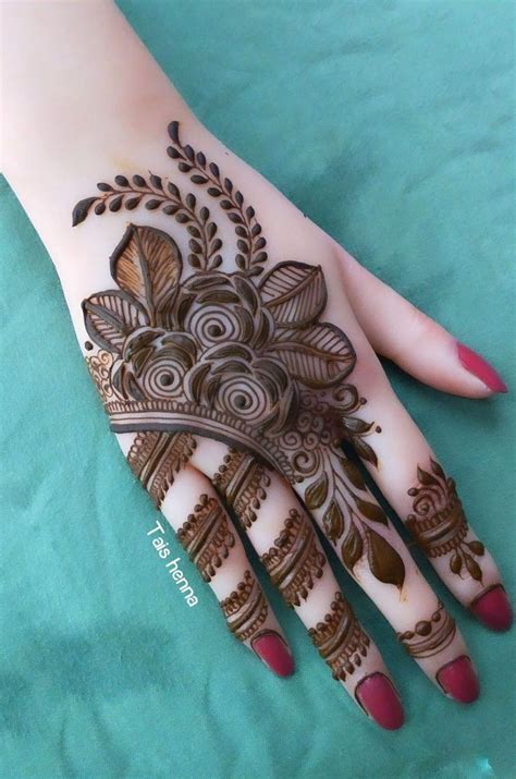 Hendi Design On The Palm Of A Woman S Hand With Flowers And Leaves