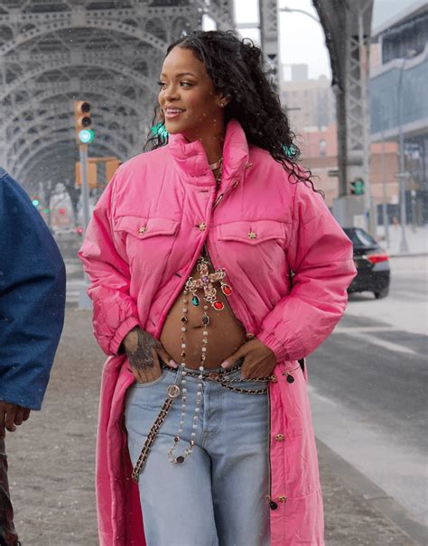 Rihanna Enceinte De Son Premier Enfant Elle Dévoile Enfin Son Ventre Arrondi Photos