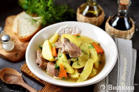 Тушеная картошка со свининой в кастрюле: рецепт с фото, как приготовить ...