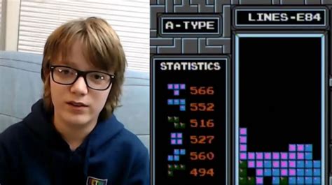 Niño de 13 años termina todos los niveles del Tetris por primera vez en