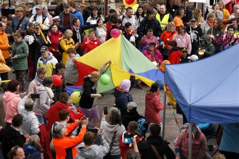 Eutin Bunter Flashmob Zum Diversity Tag Als Zeichen F R Vielfalt Shz