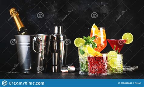 Conjunto De Cocktails Mais Populares Apol Spritz Negroni Mojito Gin