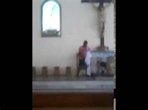 Intoler Ncia Religiosa Homem Invade Igreja E Quebra O Altar