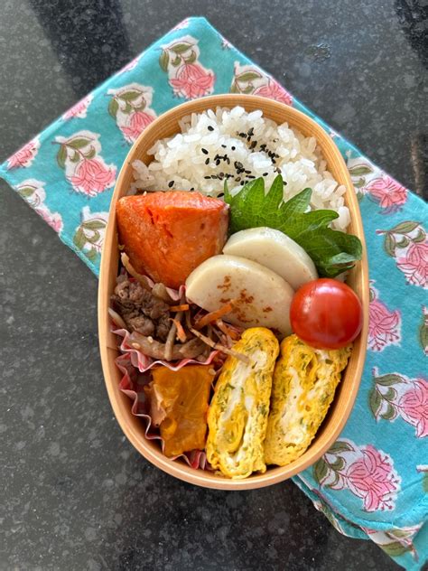 常備菜を使った焼き鮭弁当 春香オフィシャルブログ Powered By Ameba