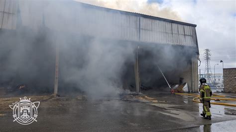 Sucesos Burgos Ardua Labor De Los Bomberos En La Extinción De Un Fuego En Una Nave Industrial