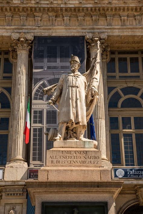 Turin Italy De Mayo De Estatua Que Representa A Un Soldado