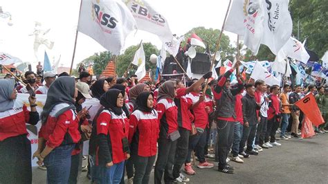 Demo Buruh Di Cirebon Tuntut Umk Naik Persen