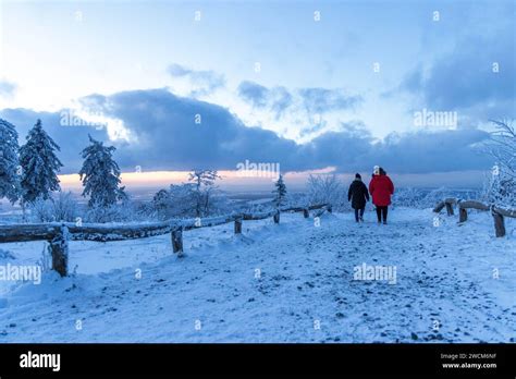 Schnee und Eis im Taunus Landschaft rund um den Großen Feldberg im