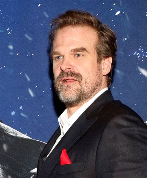 Los Angeles CA 29 De Noviembre De 2022 David Harbour Llega Al