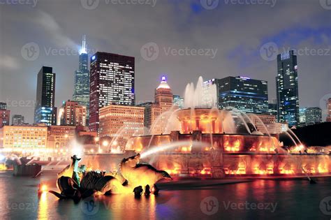 Chicago fountain view 8343461 Stock Photo at Vecteezy