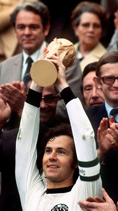 Den Tyske Fodboldlegende Franz Beckenbauer Er D D Bt Fodbold Bt Dk