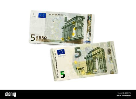 Le Nouveau Billet De 5 Euros Sous Et Lancien Billet De Banque Ci