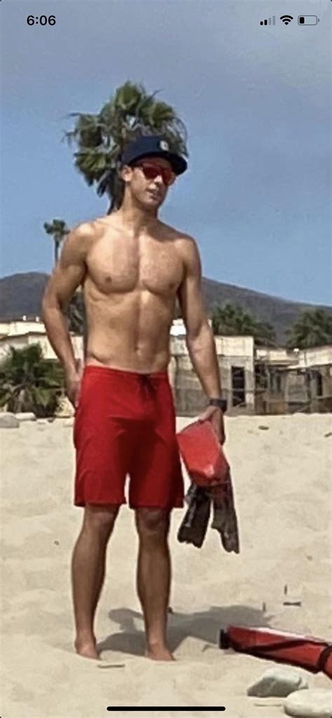 Lifeguard Bulge At The Beach R Bulges