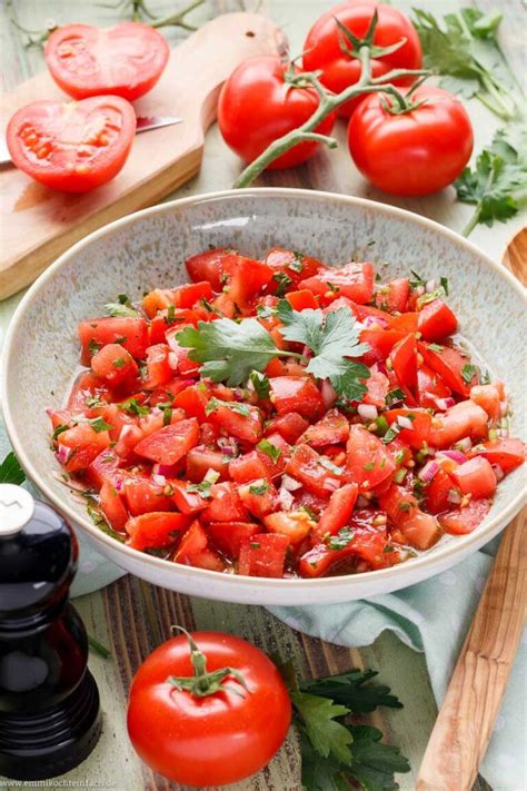 Tomatensalat Mit Zwiebeln Der Einfache Klassiker Emmikochteinfach